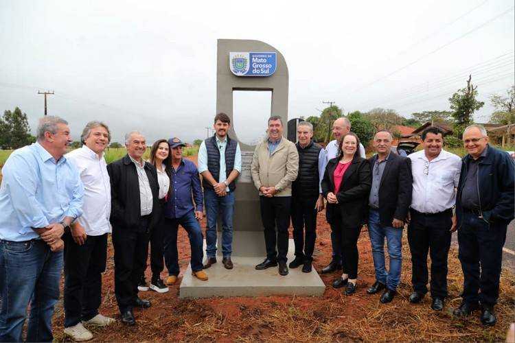 Juntos, Reinaldo e Riedel entregam rodovias no sul de Mato Grosso do Sul