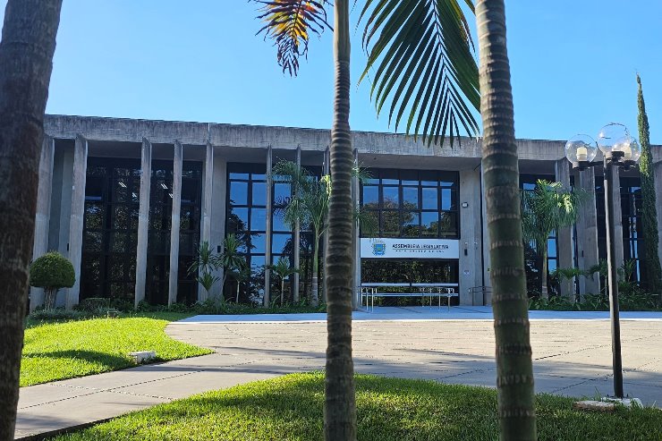 Assembleia Legislativa recebe três projetos do Poder Executivo