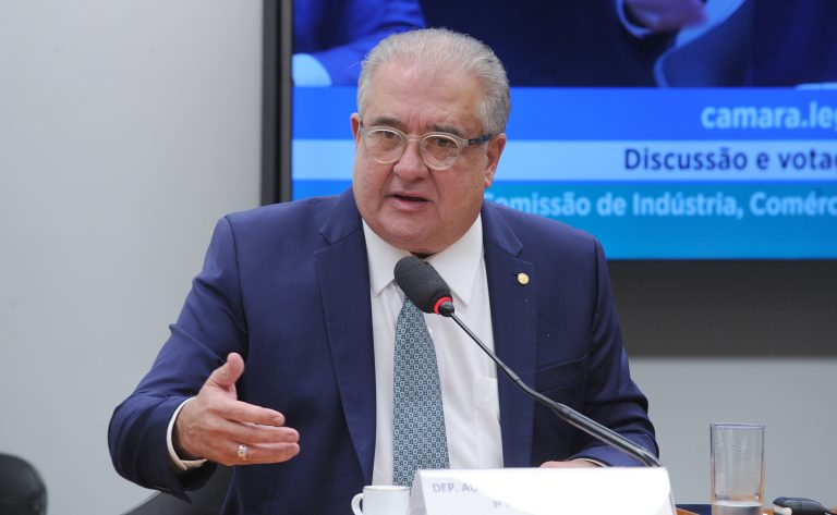 Comissão aprova exigência de informações sobre padrões de segurança de box de banheiro