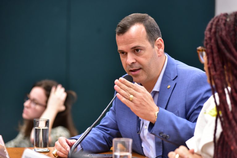 Comissão aprova proposta que garante oferta de transporte adequado a pessoas idosas e com deficiência