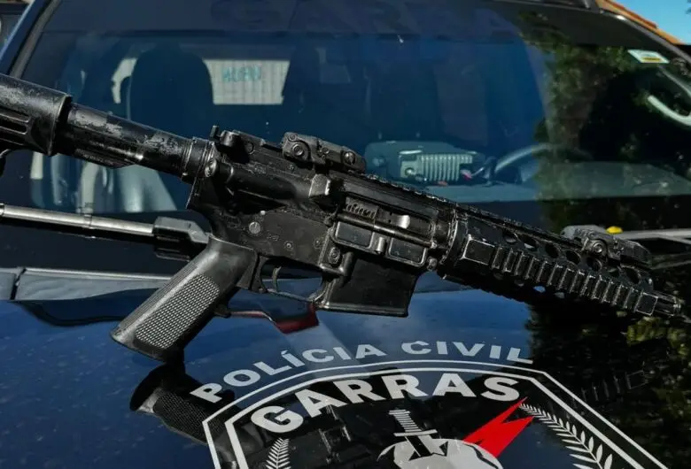 Garras descobre negociação e apreende fuzil dentro de casa abandonada