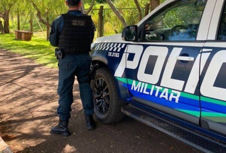 Mulher engravida ao ser mantida em cárcere por três meses e abusada sexualmente pelo próprio marido