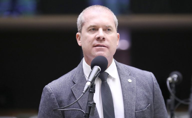 Projeto proíbe tomada de energia elétrica nas celas dos presídios