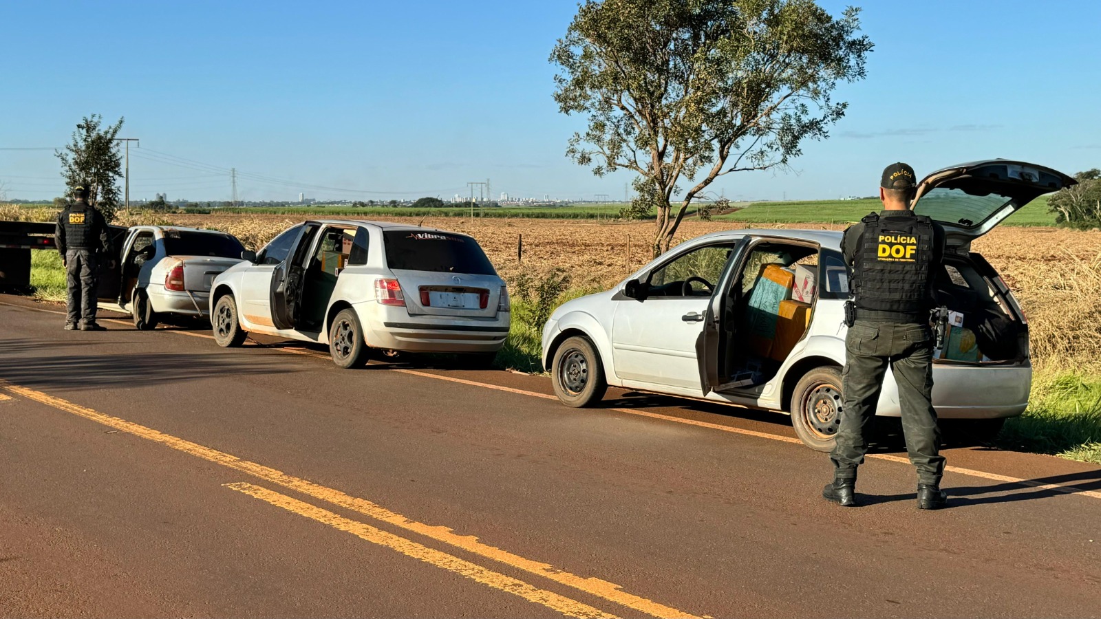 Veículos são apreendidos em Dourados com mercadorias avaliadas em R$ 275 mil
