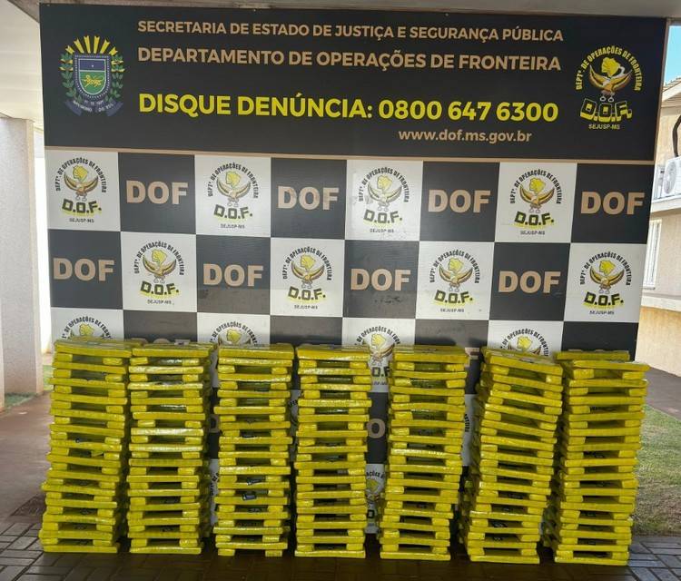 Traficante foge do DOF e abandona veículo com mais de meio milhão de reais em maconha