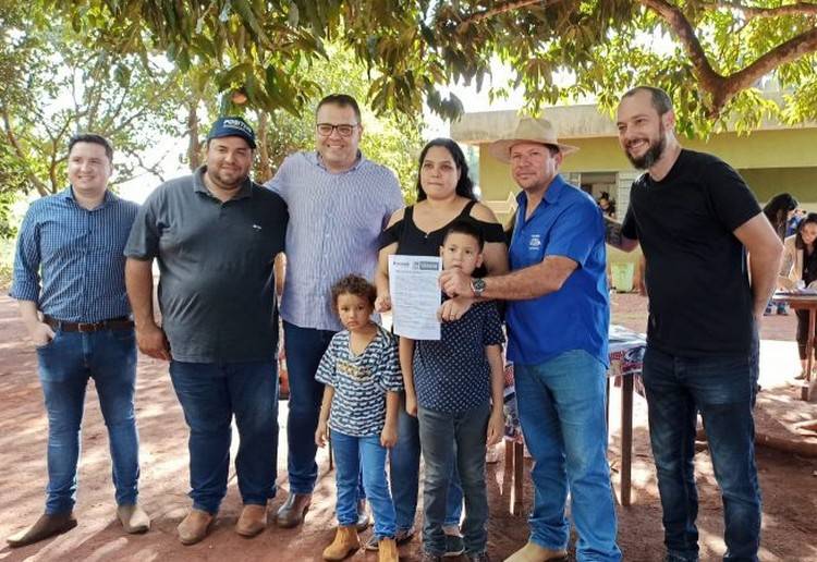 Prefeitura entrega loteamentos para moradores do distrito de Vila Formosa