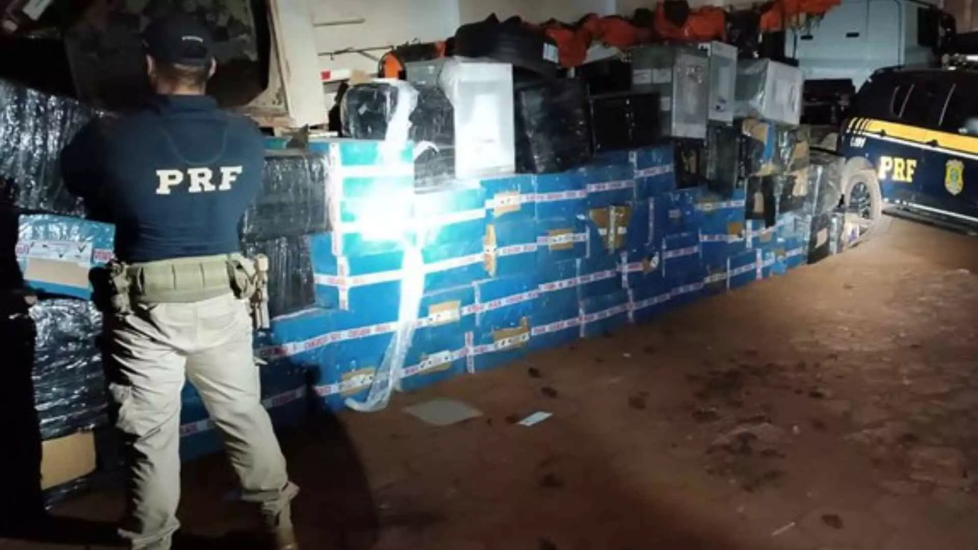 Homem é parado com mais de 5 mil celulares sem nota fiscal e acaba preso pela PRF em Sidrolândia