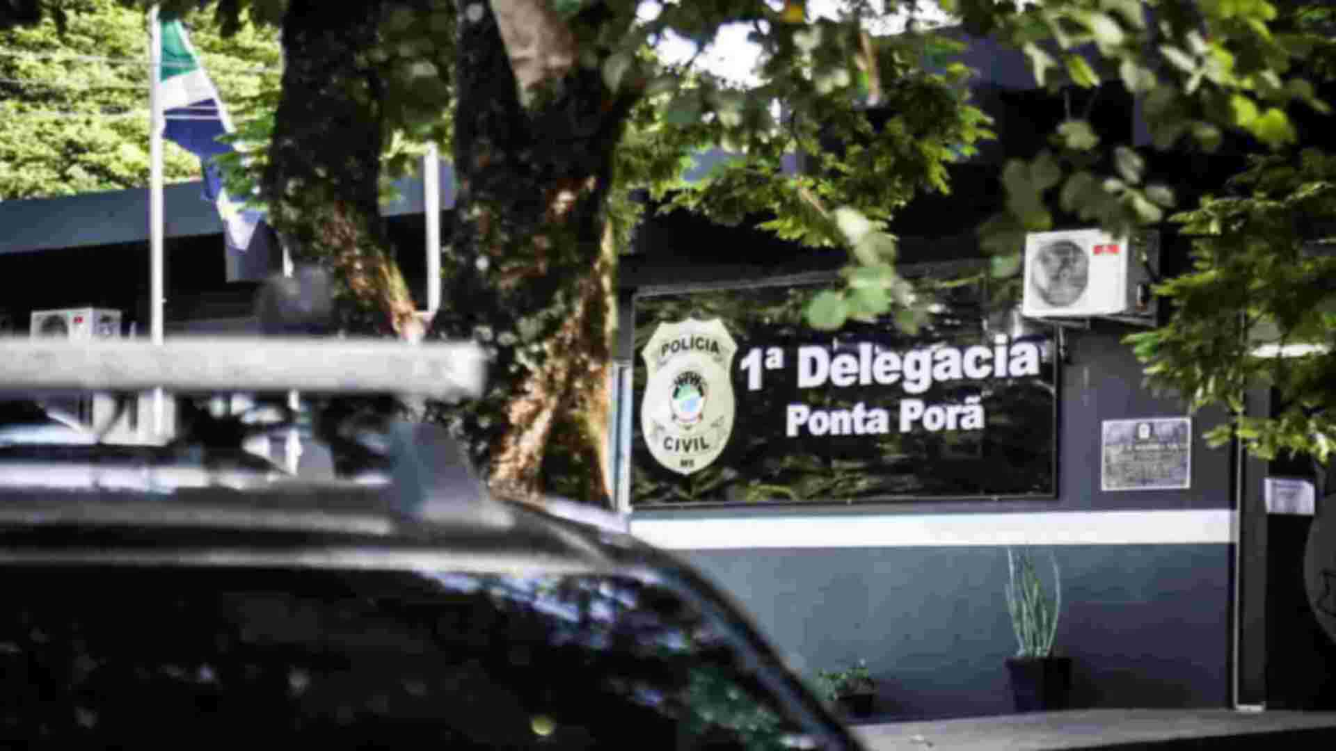 Bandidos atiram contra motociclista que é agredido durante assalto em Ponta Porã