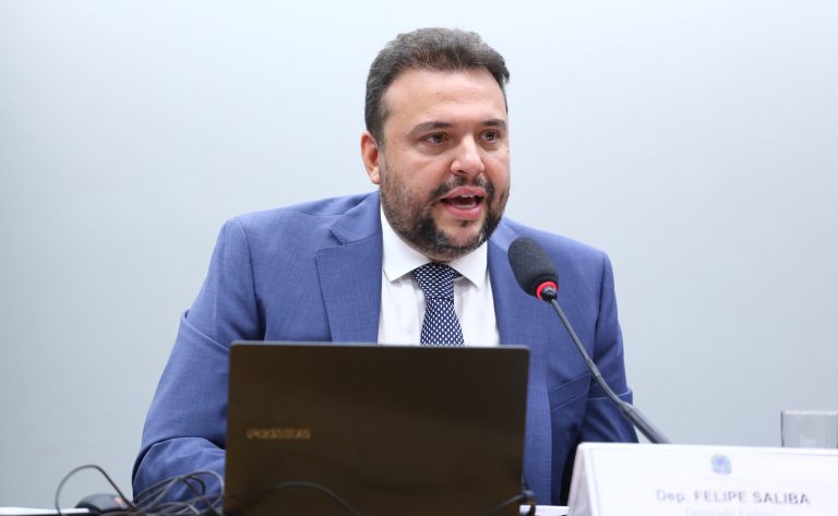 Projeto obriga seguradora a justificar exclusão de motorista de carga em perfil de risco