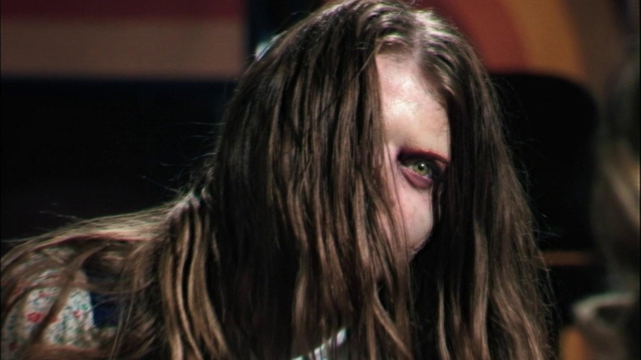 “Uma mesa cheia de objetos ocultos começa a tremer”: Protagonista do filme de terror do ano revela experiência assustadora nos bastidores