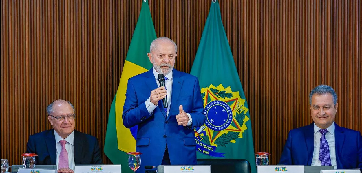 “A gente não pode terminar o mandato sendo apenas mais um governo”, diz Lula a ministros