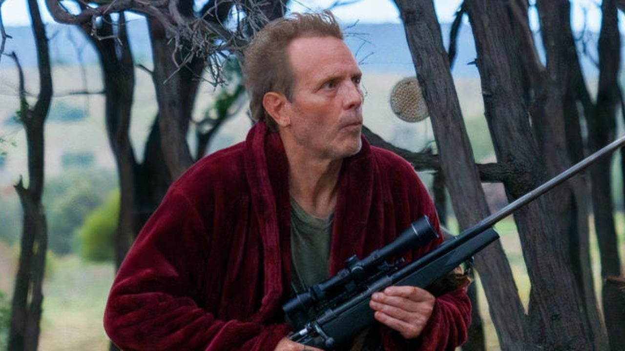 Há 40 anos, ele enfrentou o Exterminador do Futuro… Hoje, esse ator luta contra um canguru zumbi!