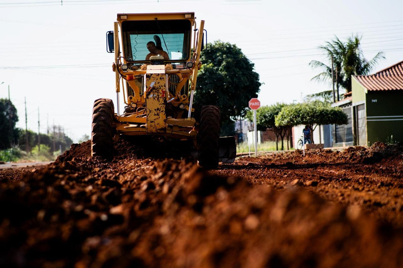 Um dia após ordem de serviço, começam as obras de asfalto no Jardim Guaicurus