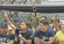 Congressistas pedem impeachment de Moraes durante ato em BH