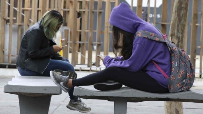 Governo Lula prepara medida para banir celulares em escolas_66ee295a112ea.jpeg