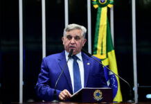 Izalci critica suposta fala de Lula sobre bombeiros do DF