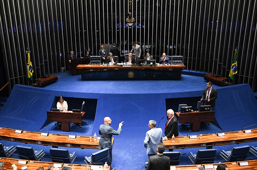 Projetos para crianças e adolescentes pautam o Plenário nesta terça