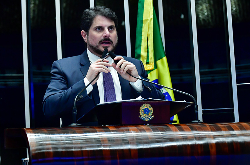 Salário é inviolável segundo a Constituição, diz Marcos do Val