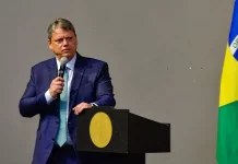 Declaração de Tarcísio sobre PCC pode torná-lo inelegível por abuso de poder político