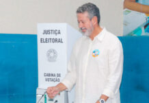 Arthur Lira vota no interior de Alagoas