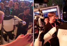 Veja robô humanoide da Tesla cantar, dançar e conversar