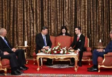 Xi Jinping conversa com príncipe herdeiro do Marrocos