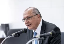 ‘Precisamos defender o Estado democrático’, diz Alckmin em ato com 16 partidos contra anistia