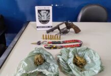 Jovens são detidos por posse irregular de arma e droga