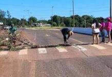 Protestando pela falta de água nas reservas, indígenas bloqueiam rodovia Dourados a Itaporã