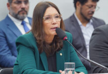 Bia Kicis solicita sessão em homenagem a morto do 8 de Janeiro