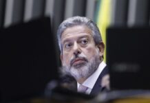 Lira consulta equipe jurídica da Câmara sobre ação contra a PF