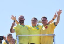 “Oportunistas” buscam relacionar Bolsonaro a explosões, diz Eduardo