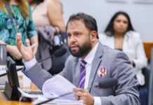 Psol lança Pastor Henrique Vieira à disputa pelo comando da Câmara