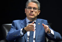 Senador apresenta PEC para acabar com emendas de comissão