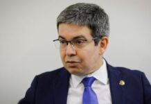 Trump e EUA não têm “moral” para falar dos Brics, diz Randolfe