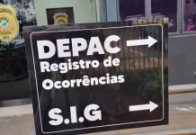 Após discussão, homem dispara arma de fogo contra irmão por causa de lavagem de calçada