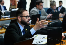 Policiais infiltrados poderão investigar qualquer crime virtual contra menores, aprova CCJ