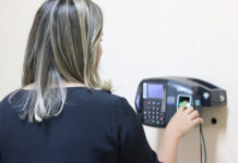 Prestes a encerrar mandato, Alan regulamenta controle de frequência de servidores por ponto eletrônico