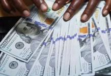 Dólar fecha abaixo dos R$ 6 pela 1ª vez no ano