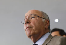 Brasil negocia rota direta para deportados dos EUA, diz Mauro Vieira