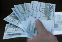 Classe média cresce e predomina no Brasil pela 1ª vez desde 2015