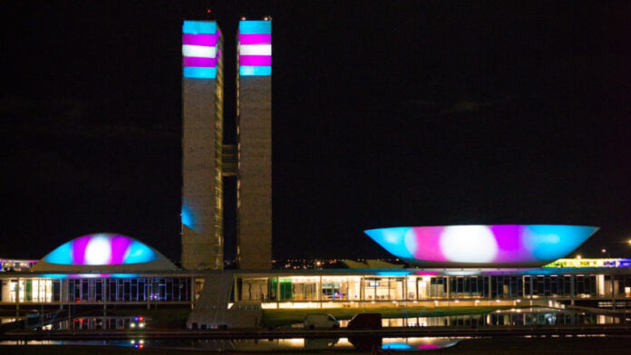 Congresso é iluminado com as cores da bandeira trans_679ac6c9c8528.jpeg
