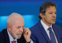 Dólar completa 30 dias seguidos acima de R$ 6, cotado em R$ 6,10