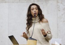 Erika Hilton pede moção de louvor à Fernanda Torres