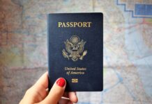 EUA suspendem emissão de passaportes com gênero neutro