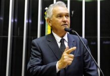 Justiça condena deputado do PL a pagar R$ 2 mi por atos extremistas