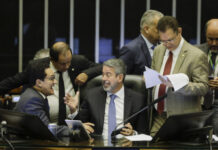 Lira marca eleição à presidência da Câmara para 1º de fevereiro