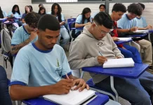 Pé-de-Meia paga R$ 1 mil a alunos dos anos iniciais do ensino médio