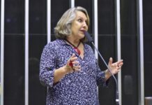 Erika Kokay critica Hugo Motta por minimizar o 8 de Janeiro