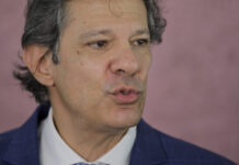 Haddad é grande quadro do governo e dá o máximo de si, diz Alcolumbre